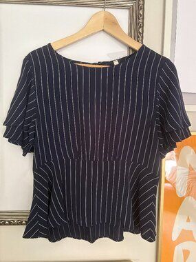 ✨ Zara Pinstripe Flutter Sleeve Blouse – Size Small ✨